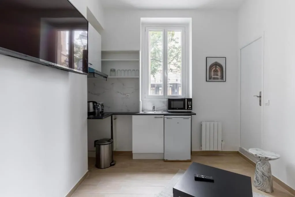 Montbrunalesia II Cosy Studio 2P Paris Apartment